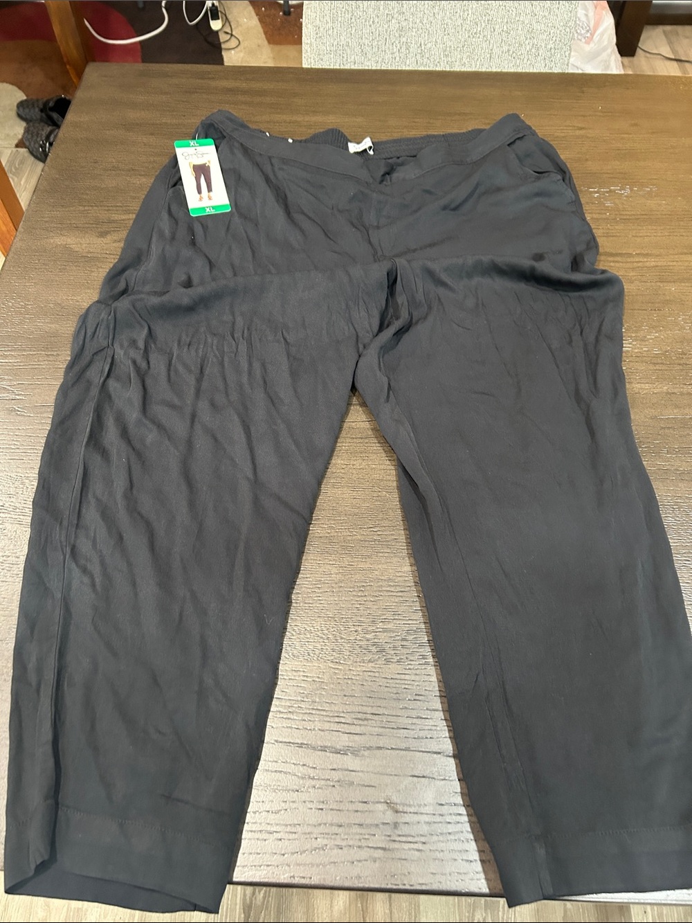 Jessica Simpson Black Cropped Capri Pants